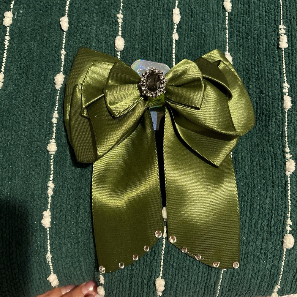 Green bow